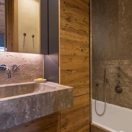 5br Elegant Gestaltete Mit Sauna *